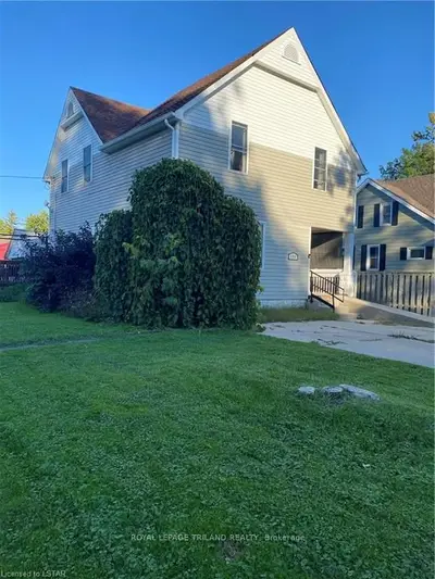 100 WELLINGTON Avenue, Southwest Middlesex, ON N0L 1A0