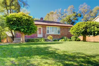 15 Orchard Street W, London South, ON N6J 2R3