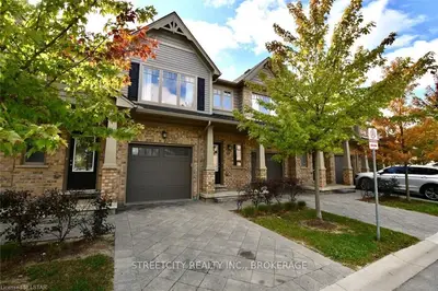 1924 CEDARHOLLOW Boulevard 15, London North, ON N5X 0K3