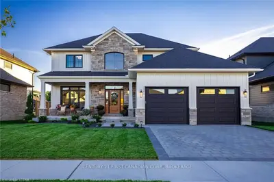 2555 BOND Street, Strathroy-Caradoc, ON N0L 1W0