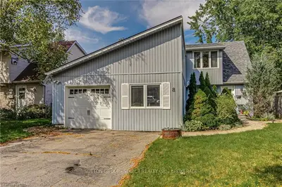8 EDGEHILL Road, London North, ON N6G 2T1