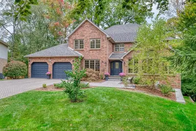 14 CAMROSE Court, London South, ON N6K 4B4