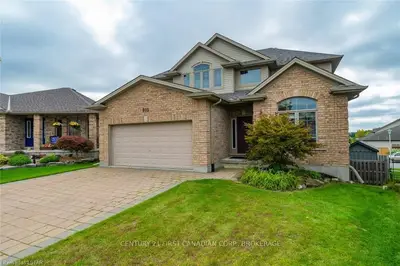 805 DEER RIDGE Place, London North, ON N6H 0C1