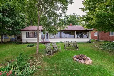 5410 OAK Avenue, Lambton Shores, ON N0N 1J7