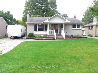 302 ADELAIDE Street, Strathroy-Caradoc, ON N7G 2W1