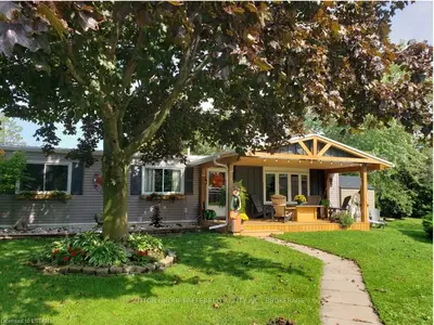 58 LONDON HUNT Circle, South Huron, ON N0M 1T0