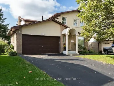 16 Hart Crescent, London South, ON N6E 2W6