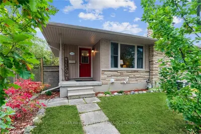54A FRONTENAC Road, London South, ON N5Z 3Y6