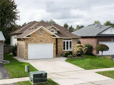 953 SOUTH WENIGE Drive, London North, ON N5X 4G7