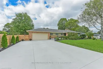 92 Kingsford Crescent, London South, ON N6C 4E3