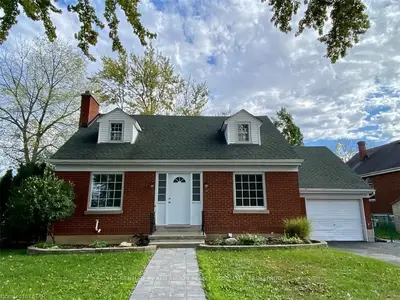 46 HIGH Street W, Strathroy-Caradoc, ON N7G 1G5