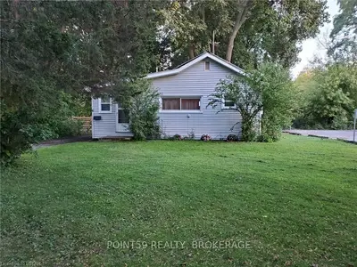 8 SISKIND Court, Chatham-Kent, ON N7L 5A1