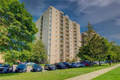 858 COMMISSIONERS Road E 103, London South, ON N6C 5Y5