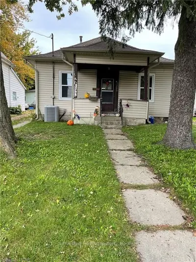 293 Hall Street, Ingersoll, On N5c 1v8