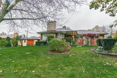 2 ADARE Crescent, London South, ON N6C 2S8