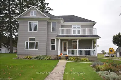 8443 TOWNSEND Line, Lambton Shores, ON N0M 1B0
