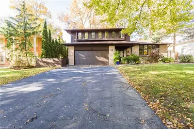17 OAKWOOD Drive, London South, ON N6K 2V5