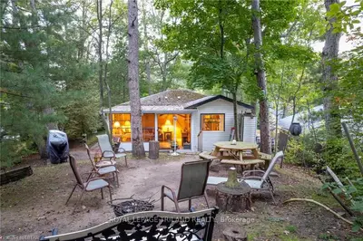 35 Walker Street, Lambton Shores, On N0m 1t0