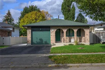 22 MURIEL Crescent, London South, ON N6E 2K5