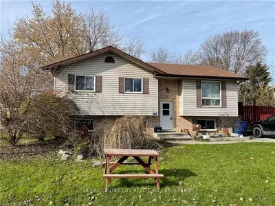 3 TUCKER Street, Newbury, ON N0L 1Z0