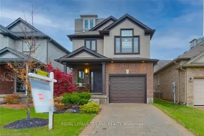 6909 VALLAS Circle, London South, ON N6P 0B4