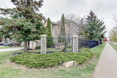 2046 LOGANS, London South, ON N6K 0B3
