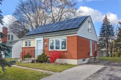 136 OAKSIDE Street, London East, ON N5Y 1E7