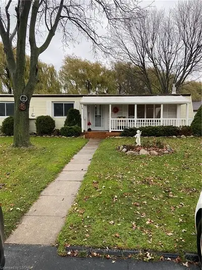 60 LONDON HUNT Circle, South Huron, ON N0M 1T0