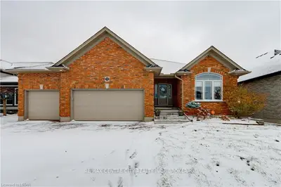 952 COLLINS Drive, London South, ON N6K 4X6