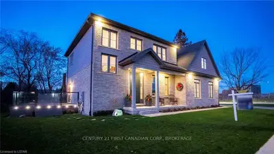 2110 LINKWAY Boulevard, London South, ON N6K 0K8