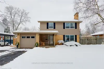 98 NAOMEE Crescent, London North, ON N6H 3T5