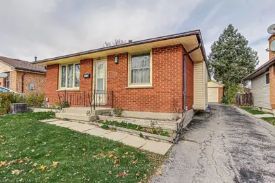 38 PAULINE Crescent, London South, ON N6E 2L3