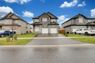 27 E Hartfield Street, Ingersoll, On N5c 0c4