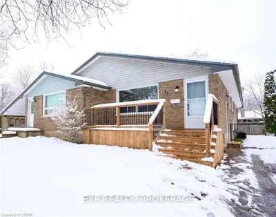 32 MOHEGAN Crescent, London East, ON N5V 2X6