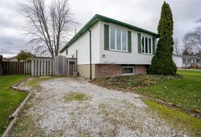 15 LARKWOOD Street, Chatham-Kent, ON N8A 4V2