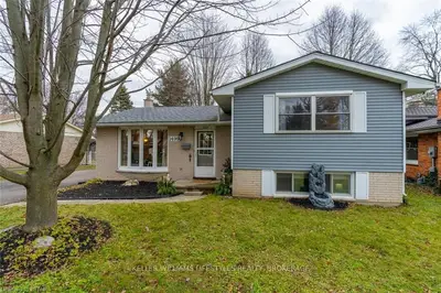 1439 STONEYBROOK Crescent, London North, ON N5X 1C3