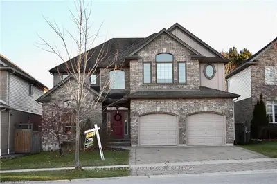 595 Firefly Drive S, London North, ON N5X 0E2