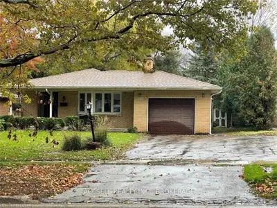 584 VISCOUNT Road, London South, ON N6J 2Y2