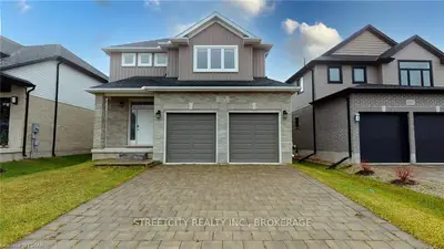 2091 Wateroak Drive, London North, On N6g 5b4