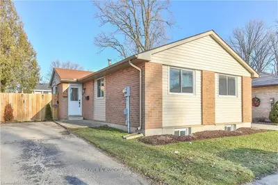 22 CAPRICE Crescent, London East, ON N5V 3M2