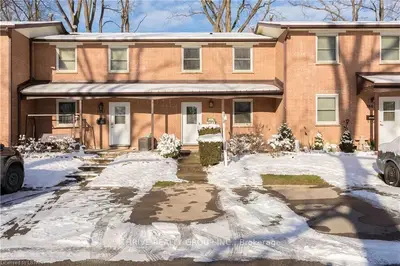 366 HEAD Street N J, Strathroy-Caradoc, ON N7G 2J9