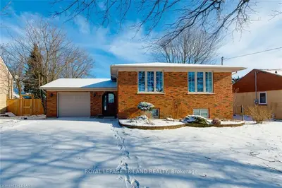 1006 WILLOW Drive, London South, ON N6E 1P3