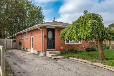 29 NOEL Avenue, London East, ON N4V 1A8