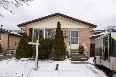 1127 GATEWOOD Road, London East, ON N5Y 4Z3