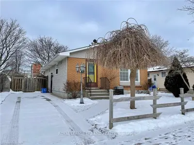 63 RENNY Crescent, London South, ON N6E 2C4
