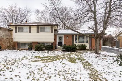 1046 WEMBLEY Road, London North, ON N6H 3X6