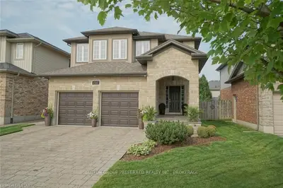 1517 CORONATION Drive, London North, ON N6G 5P6