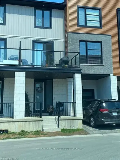 964 WEST VILLAGE SQUARE Drive, London North, ON N6H 0J7