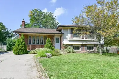 56 PAPERBIRCH Crescent, London North, ON N6G 1L7