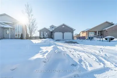 200 THURMAN Circle, London East, ON N5V 4Z1